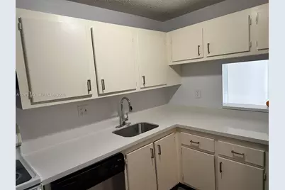 8000 Fairview Dr #306, Tamarac, FL 33321 - Photo 5