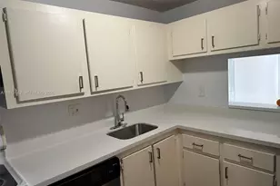 8000 Fairview Dr, Tamarac, FL 33321 - Photo 5