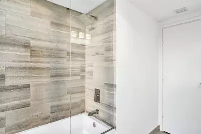 1300 Brickell Bay Dr #2702, Miami, FL 33131 - Photo 13