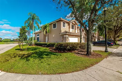 15853 SW 10th St, Pembroke Pines, FL 33027 - Photo 3