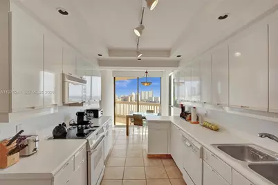 2000 Island Blvd #2802, Aventura, FL 33160 - Photo 17