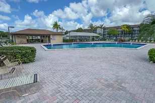 301 SW 135th Ave, Pembroke Pines, FL 33027 - Photo 27