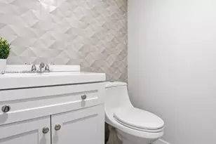 301 SW 135th Ave, Pembroke Pines, FL 33027 - Photo 17