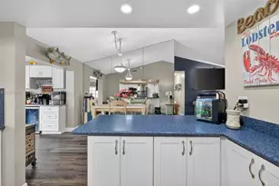 9291 NW 11th Ct, Pembroke Pines, FL 33024 - Photo 17