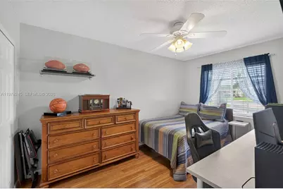 9291 NW 11th Ct, Pembroke Pines, FL 33024 - Photo 27