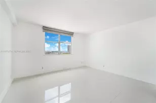 401 69th St, Miami Beach, FL 33141 - Photo 15