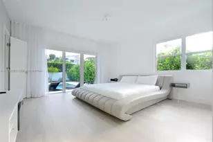 880 N Venetian Dr, Miami Beach, FL 33139 - Photo 21