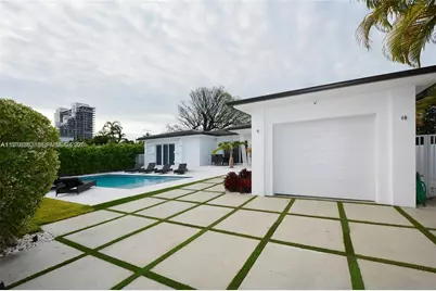 880 N Venetian Dr, Miami Beach, FL 33139 - Photo 25