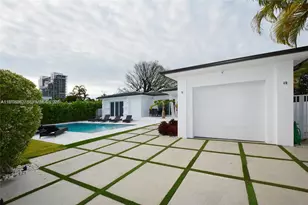 880 N Venetian Dr, Miami Beach, FL 33139 - Photo 25