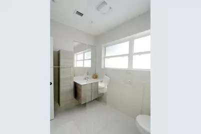 880 N Venetian Dr, Miami Beach, FL 33139 - Photo 23