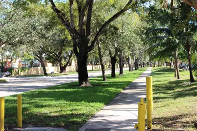 7208 Fairway Dr #I8, Miami Lakes, FL 33014 - Photo 29