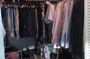 31 SE 5th St, Miami, FL 33131 - Photo 13