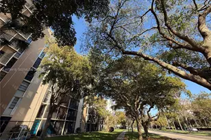 3301 N Country Club Dr, Aventura, FL 33180 - Photo 17