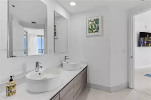 121 NE 34th St, Miami, FL 33137 - Photo 17