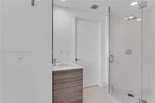 121 NE 34th St, Miami, FL 33137 - Photo 23