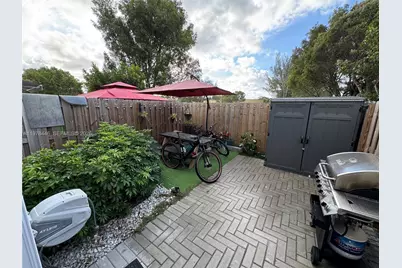 2604 SE 19th St, Homestead, FL 33035 - Photo 3