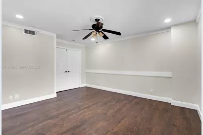 32 Wimbledon Lake Dr #221, Plantation, FL 33324 - Photo 15