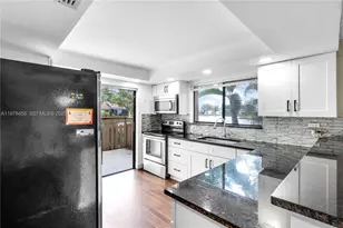 32 Wimbledon Lake Dr, Plantation, FL 33324 - Photo 11