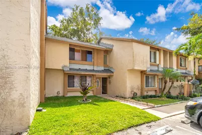 32 Wimbledon Lake Dr #221, Plantation, FL 33324 - Photo 3
