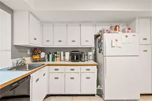 1000 Parkview Dr, Hallandale Beach, FL 33009 - Photo 9