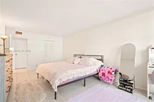 1000 Parkview Dr, Hallandale Beach, FL 33009 - Photo 15