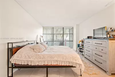 1000 Parkview Dr #115, Hallandale Beach, FL 33009 - Photo 17