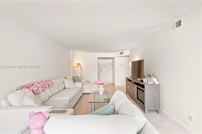 1000 Parkview Dr #115, Hallandale Beach, FL 33009 - Photo 5