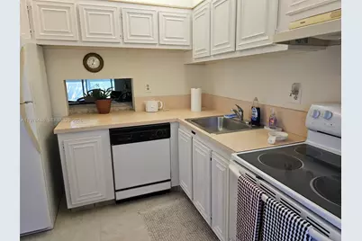 1103 NW 58th Ter #321, Sunrise, FL 33313 - Photo 5