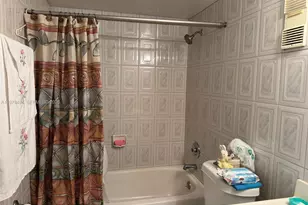 9180 SE Fontainebleau Blvd, Miami, FL 33172 - Photo 9