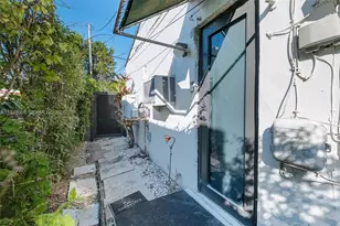 2520 SW 20th St, Miami, FL 33145 - Photo 9