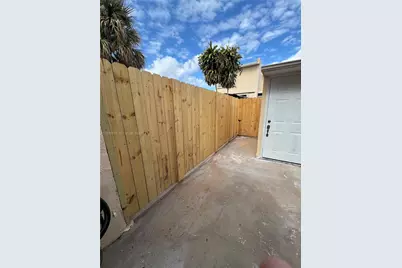 1165 W 38th Ter #35, Hialeah, FL 33012 - Photo 25