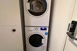 121 NE 5th St, Miami, FL 33132 - Photo 11