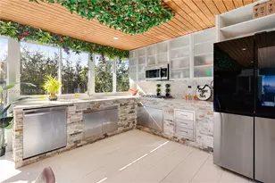 1140 N Douglas Rd, Pembroke Pines, FL 33024 - Photo 17