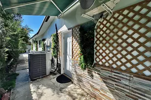 1140 N Douglas Rd, Pembroke Pines, FL 33024 - Photo 27