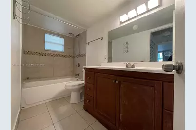 8323 Lake Dr #108, Doral, FL 33166 - Photo 9