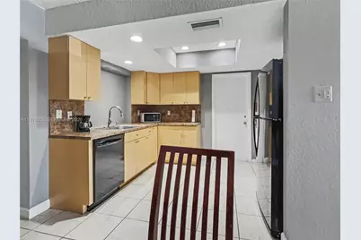 6960 NW 11th Ct, Margate, FL 33063 - Photo 9