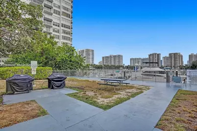 18031 Biscayne Blvd #PH01, Aventura, FL 33160 - Photo 23