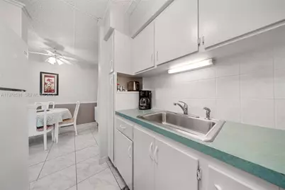 815 SW 10th Ter #6V, Hallandale Beach, FL 33009 - Photo 11