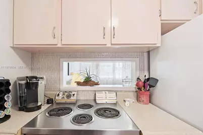 1050 SW 11th St #16L, Hallandale Beach, FL 33009 - Photo 9