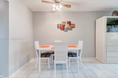 800 SW 10th Ter #20T, Hallandale Beach, FL 33009 - Photo 7