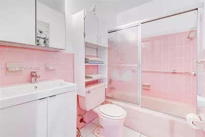 800 SW 10th Ter #20T, Hallandale Beach, FL 33009 - Photo 13