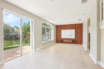 2142 NW 77th Ter, Pembroke Pines, FL 33024 - Photo 15