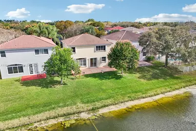 2142 NW 77th Ter, Pembroke Pines, FL 33024 - Photo 3