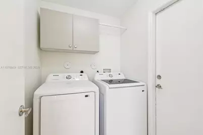 2142 NW 77th Ter, Pembroke Pines, FL 33024 - Photo 23