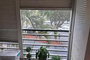 1100 St Charles Pl, Pembroke Pines, FL 33026 - Photo 25