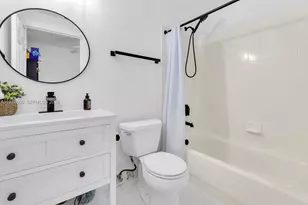 1418 Barcelona Way, Weston, FL 33327 - Photo 23