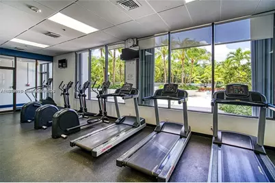 100 Bayview Dr #302, Sunny Isles Beach, FL 33160 - Photo 29