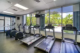 100 Bayview Dr, Sunny Isles Beach, FL 33160 - Photo 29