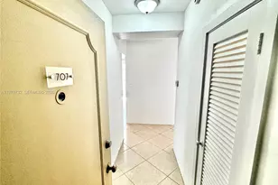 1430 Brickell Bay Dr, Miami, FL 33131 - Photo 3