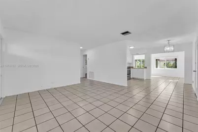 7000 NW 95th Ter, Tamarac, FL 33321 - Photo 9